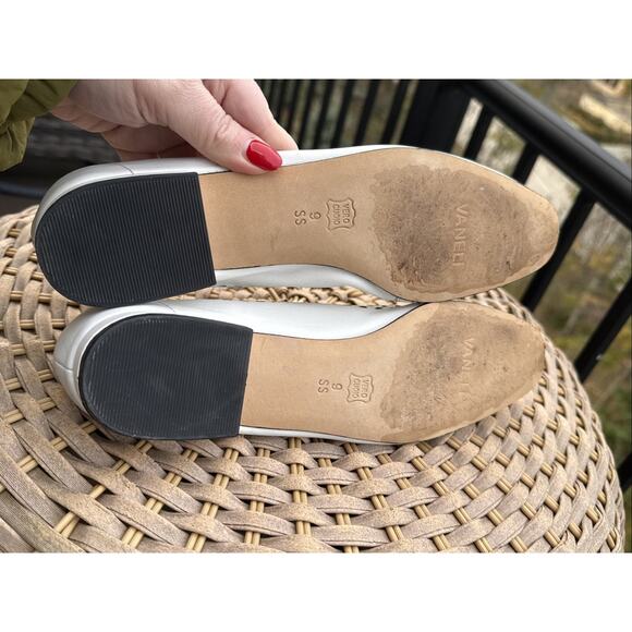 VANELI Slip-on Oxfords Womens 9 SS Narrow White Soft Leather Low Heels Cut Out - Picture 12 of 16